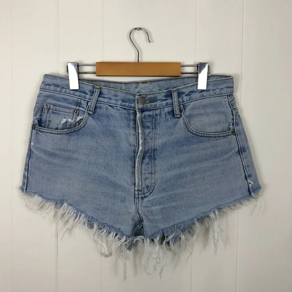 Vintage Levi’s 501 Button Fly Frayed Hem Shorts Sz 32 - Picture 3 of 11